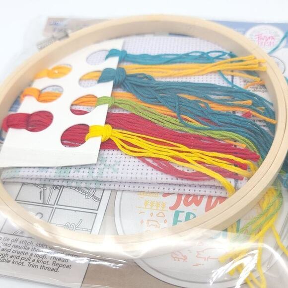 ArtSkills Crafter's Closet Rustic Embroidery Kit New In Package Christmas Gift - Picture 4 of 7